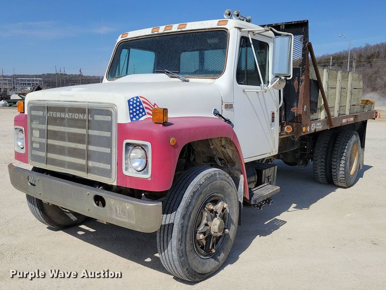 1987 International  S1900 flatbed truck - NK9950