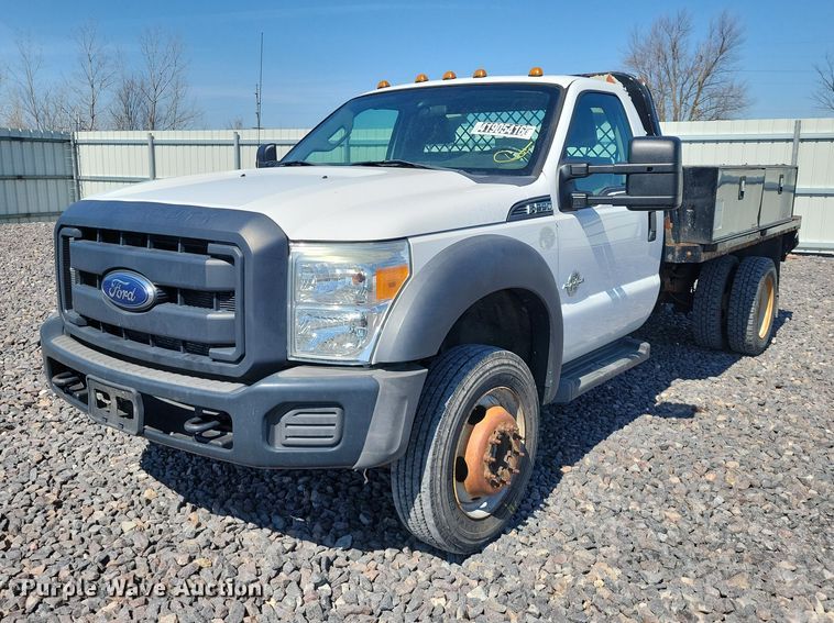 2015 Ford F550 Super Duty flatbed truck - YA2851