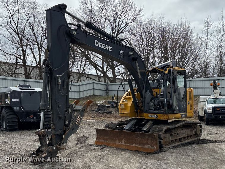 2022 John Deere 135G excavator - YA2974