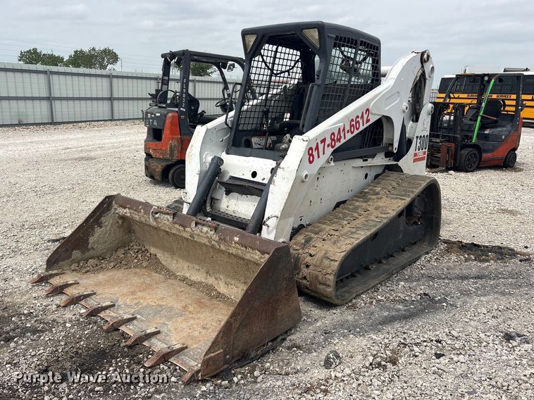 2006 Bobcat T300 tracked skid steer loader - YA3030