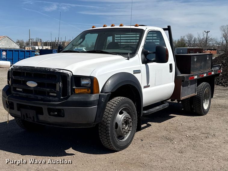 2006 Ford F550 Super Duty XL flatbed truck - DR1047