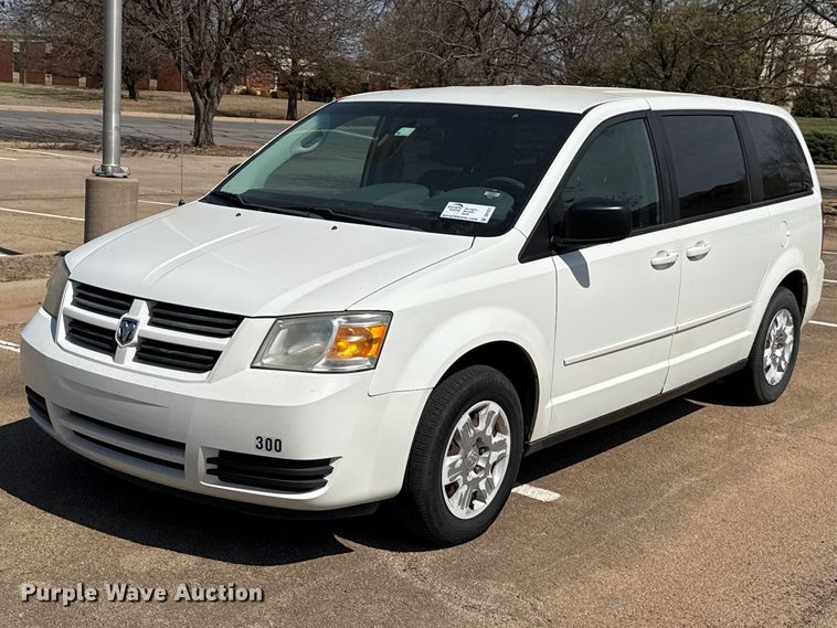 2010 Dodge Grand Caravan van - DR1072