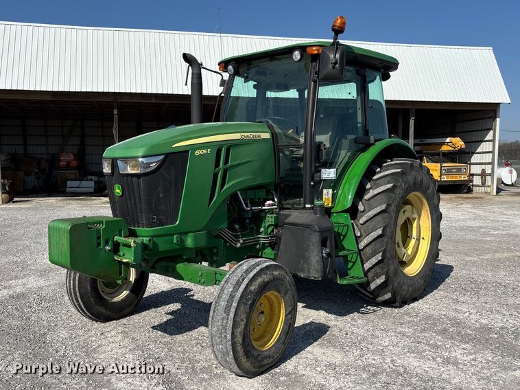 2014 John Deere 6105E tractor - DT0117