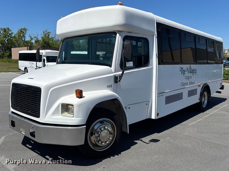 2002 Champion Freightliner FB65 shuttle bus - DU0424