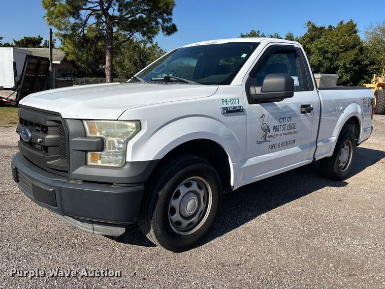 2015 Ford F150 XL pickup truck - DU0428
