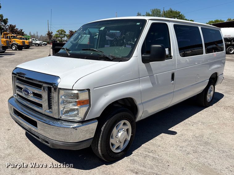 2008 Ford E350 XL van - DU0437