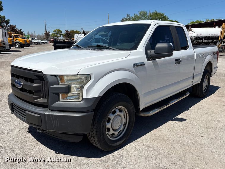 2016 Ford F150 XL Ext. Cab pickup truck - DU0438