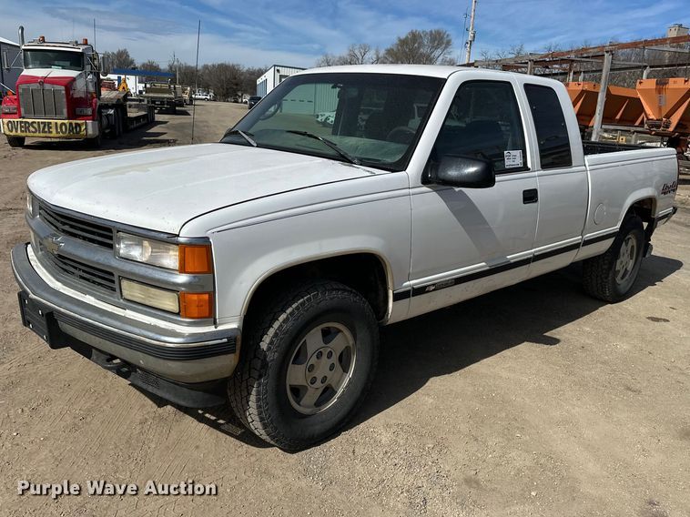 1997 Chevrolet K1500 Ext. Cab pickup truck - DV0855
