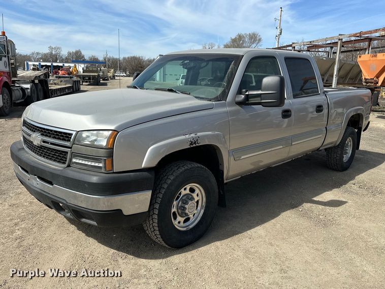 2006 Chevrolet Silverado Crew Cab pickup truck - DV0858
