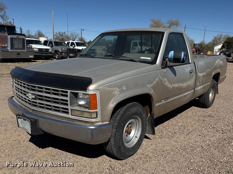 1988 Chevrolet C1500 pickup truck - DZ5329