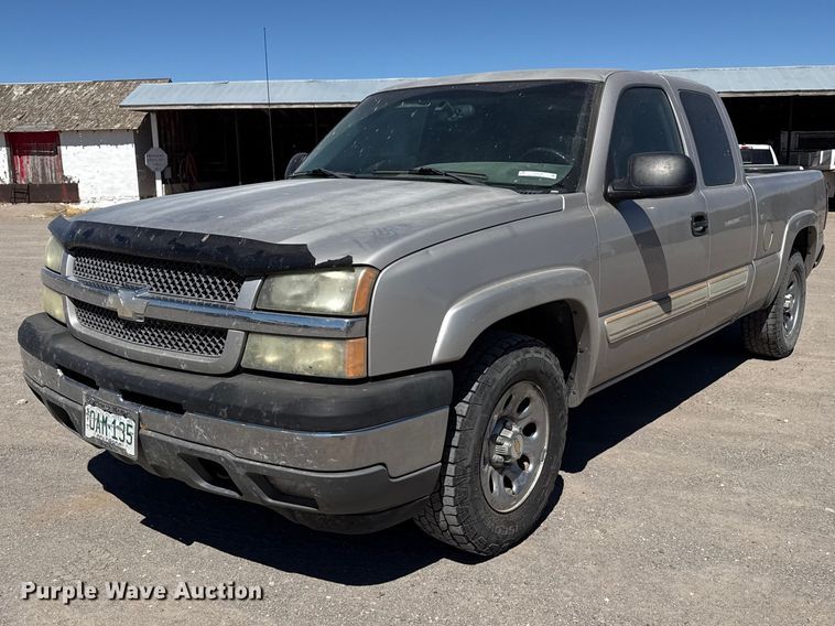 2005 Chevrolet Silverado 1500 Ext. Cab pickup truck - DZ5334