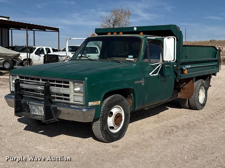 1986 Chevrolet C30 dump truck - DZ5355