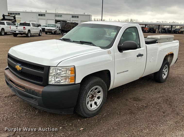 2013 Chevrolet Silverado 1500 pickup truck - EA4719