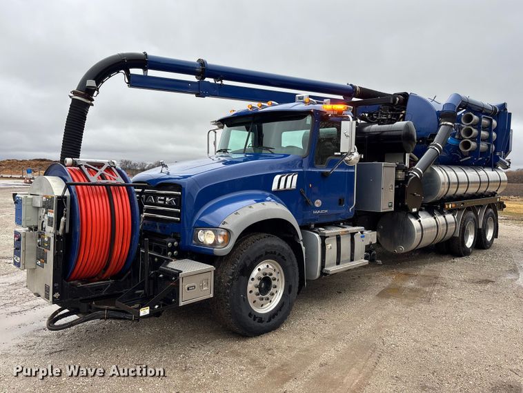 2014 Mack GU713  sewer jetter truck - EM5025