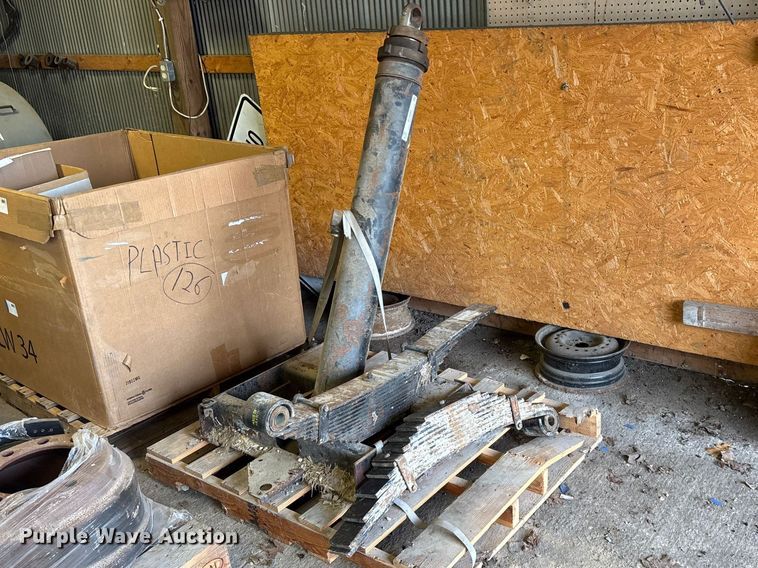 Dump truck ram and truck springs - EO4081