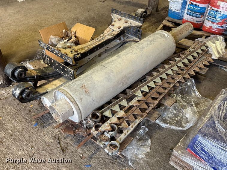 Truck and sickle mower parts - EO4083