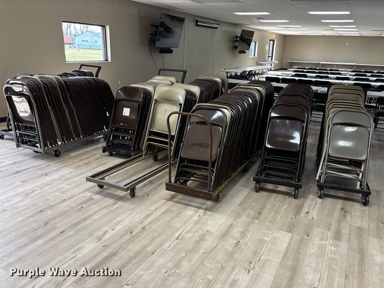 Approximately (190) folding chairs - EO4122