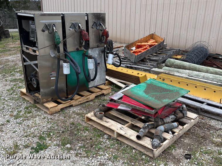 (3) Bennett 3913 fuel pumps - EO4133