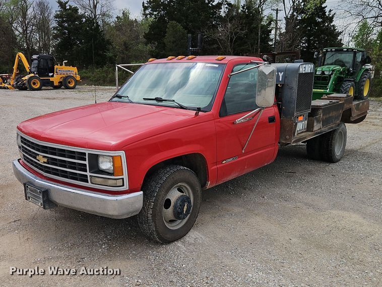 1993 Chevrolet C3500 flatbed pickup truck - EO7204