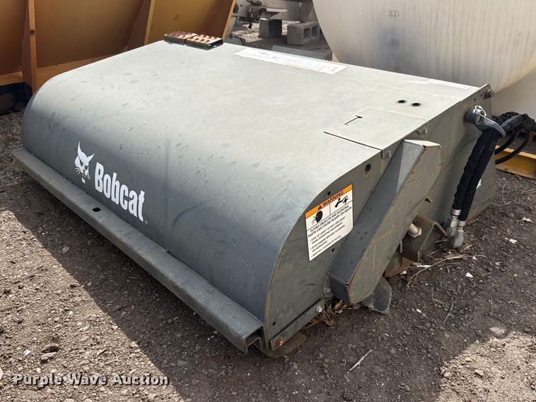 2017 Bobcat 72 Sweeper skid steer sweeper - ET1774