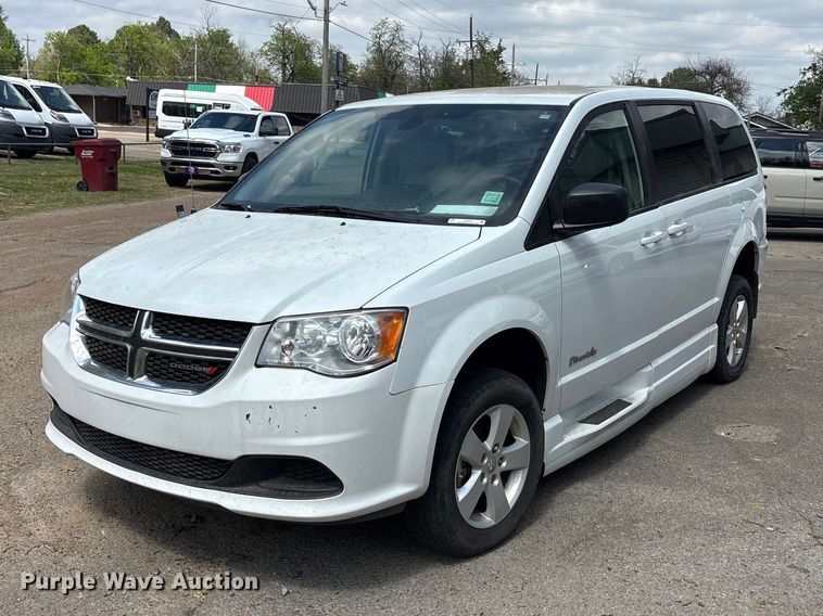 2018 Dodge Grand Caravan handicap accessible van - EU0457
