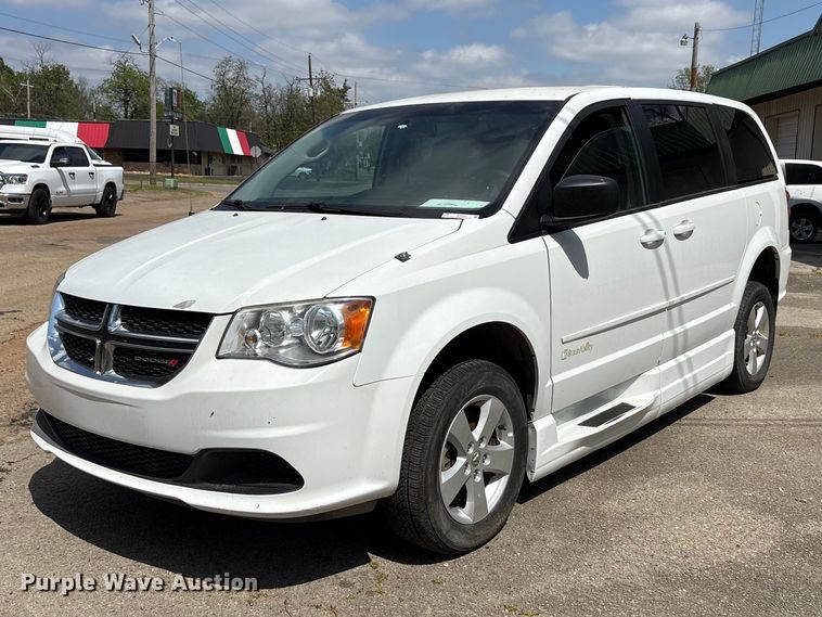 2016 Dodge Grand Caravan handicap accessible van - EU0459