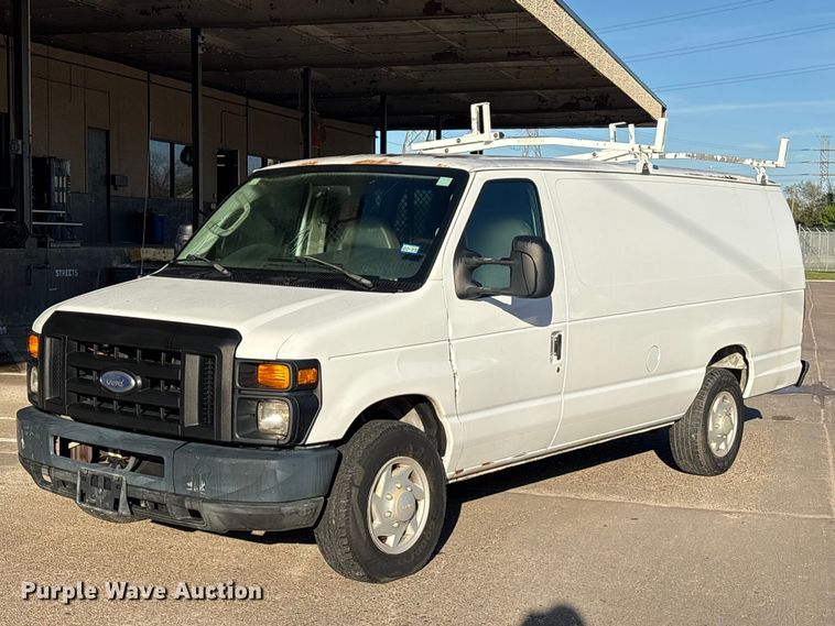 2008 Ford E350 van - EU7449