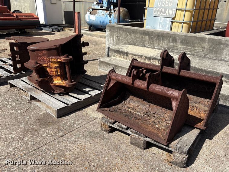 (4) buckets - EU7458