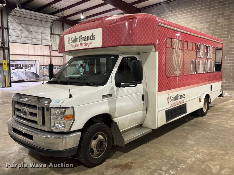 2019 Ford E450 shuttle bus - EV2843