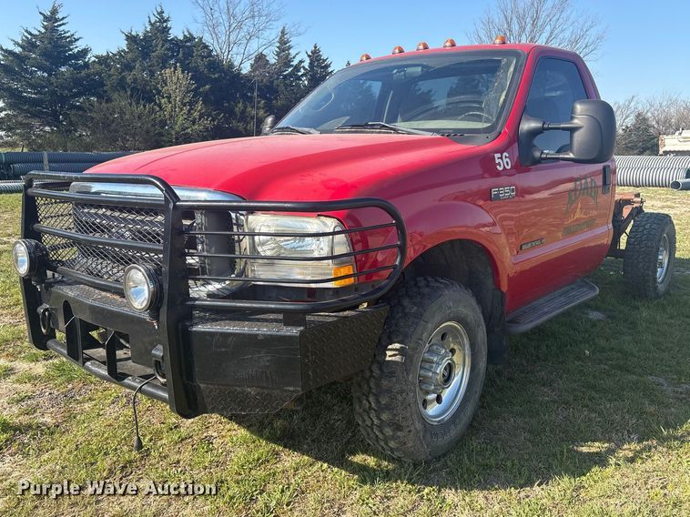 2003 Ford F350 Super Duty pickup truck cab and chassis - EV2867