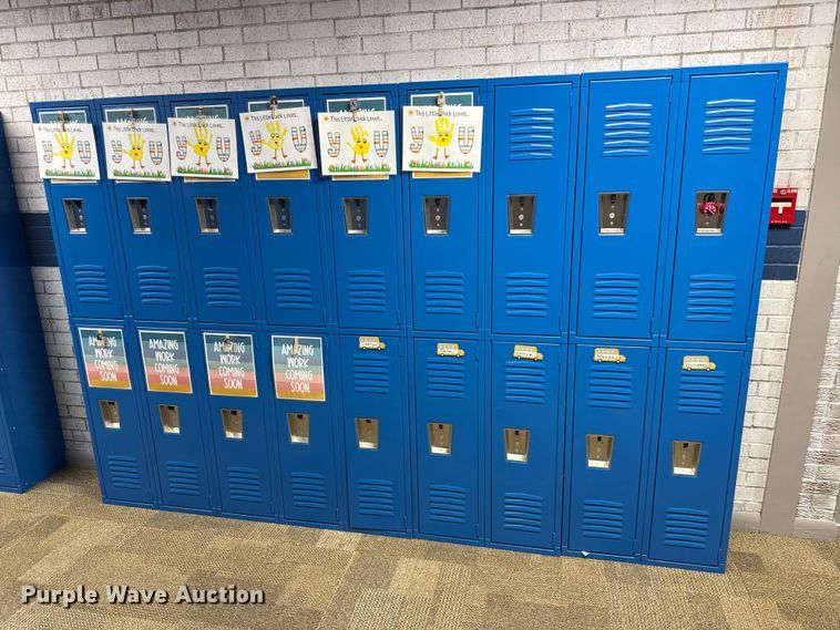 Approximately 100 lockers - EV7652