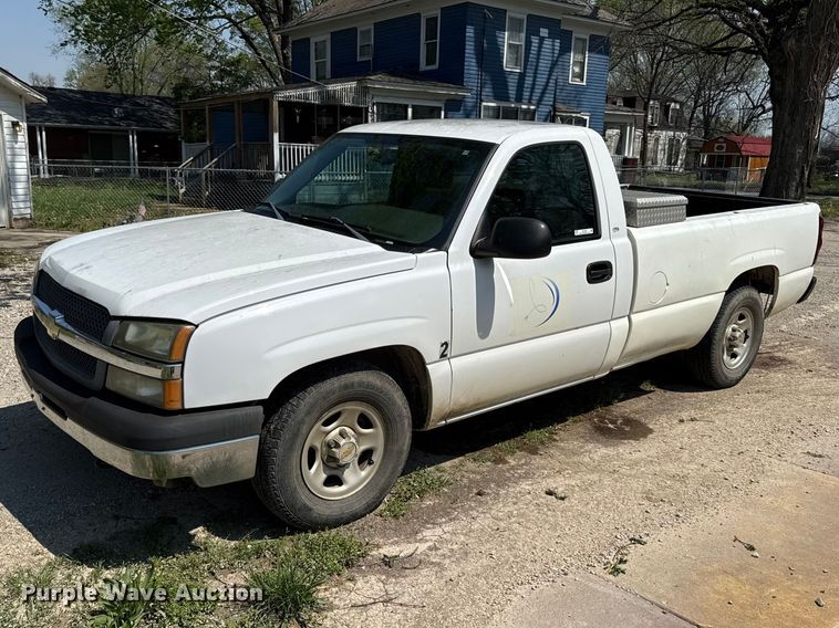 2004 Chevrolet 1500 pickup truck - EV7669