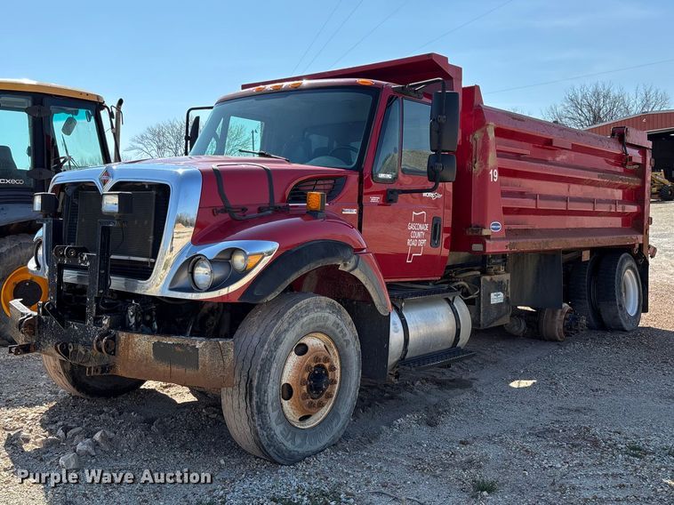 2011 International 7400 dump truck - FB3335