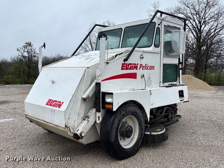 Elgin Pelican street sweeper - FB3344