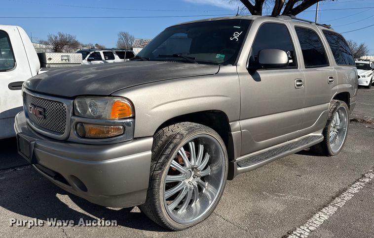 2002 GMC Yukon SUV - FB8610