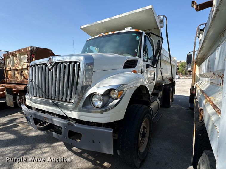 2011 International WorkStar 7400 dump truck - FB8662