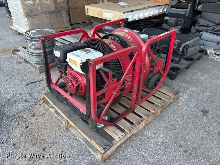 (2) Super Vac 724G4-H fans - FB8689