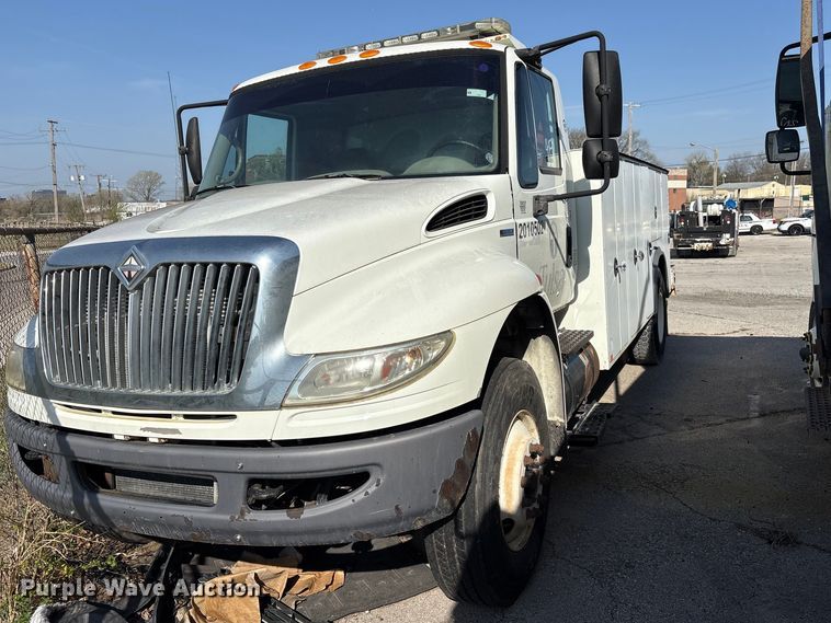 2010 International DuraStar 4400 utility / service truck - FB8696
