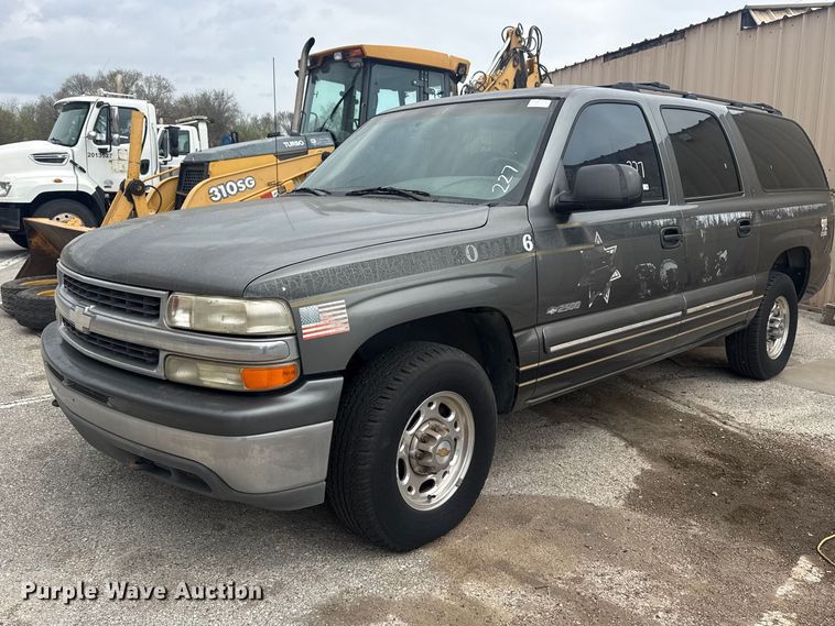2000 Chevrolet Suburban 2500 SUV - FB8697