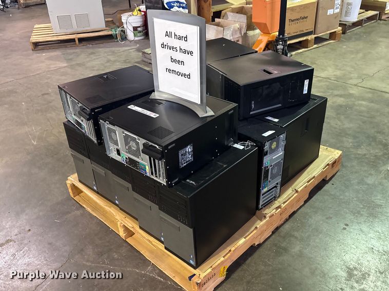 Approximately 16 Dell CPUs - FB8712