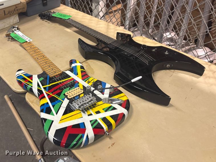 (2) electric guitars - FB8716