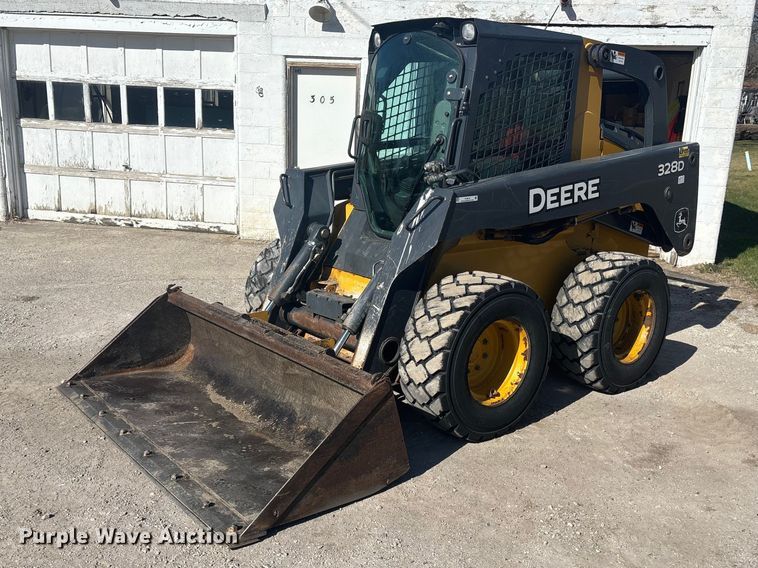 2010 John Deere 328D skid steer loader - FC4518