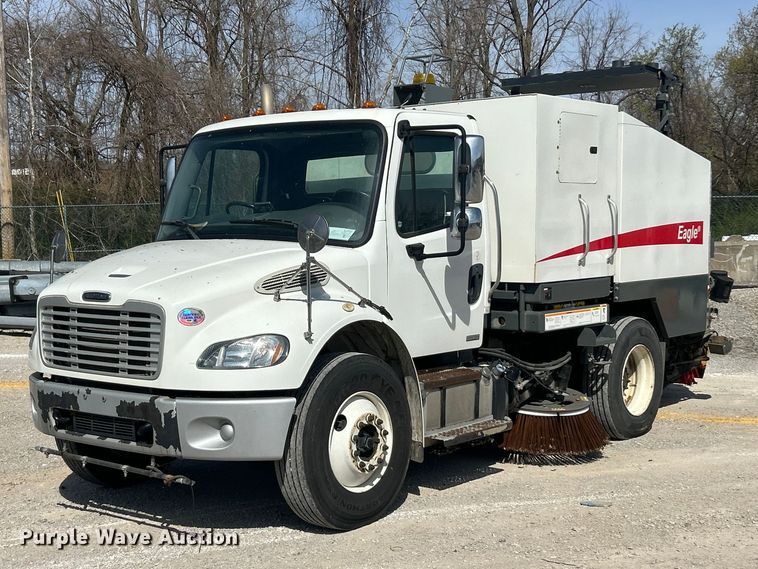 2012 Freightliner M2 street sweeper truck - FC5264