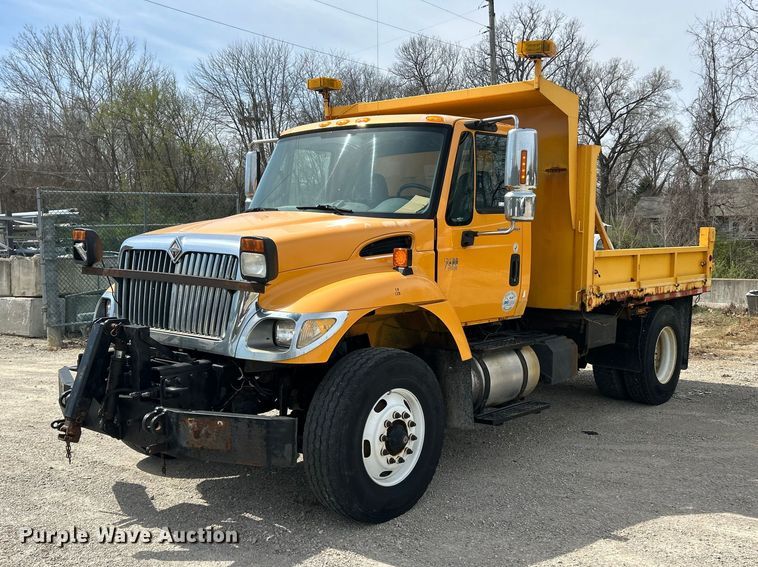 2006 International 7400 dump truck - FC5266