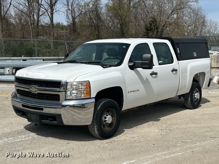 2008 Chevrolet Silverado 2500HD Crew Cab pickup truck - FC5269