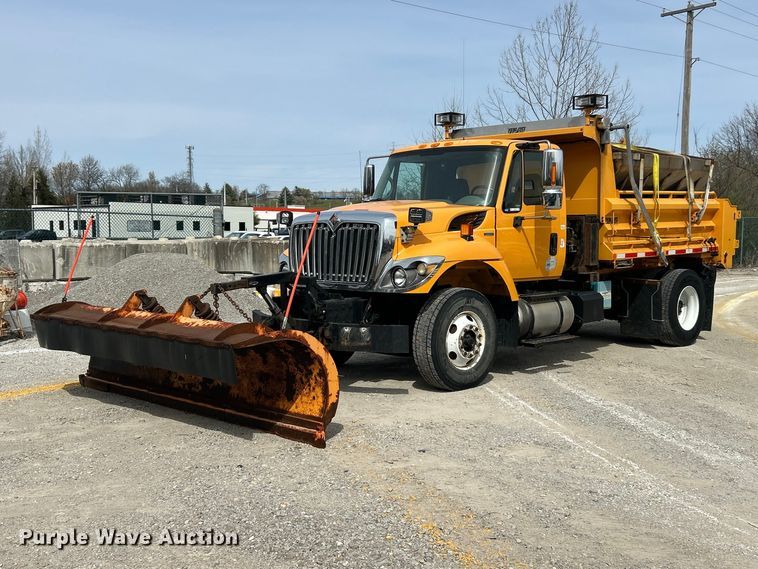 2010 International 7400  dump truck - FC5272