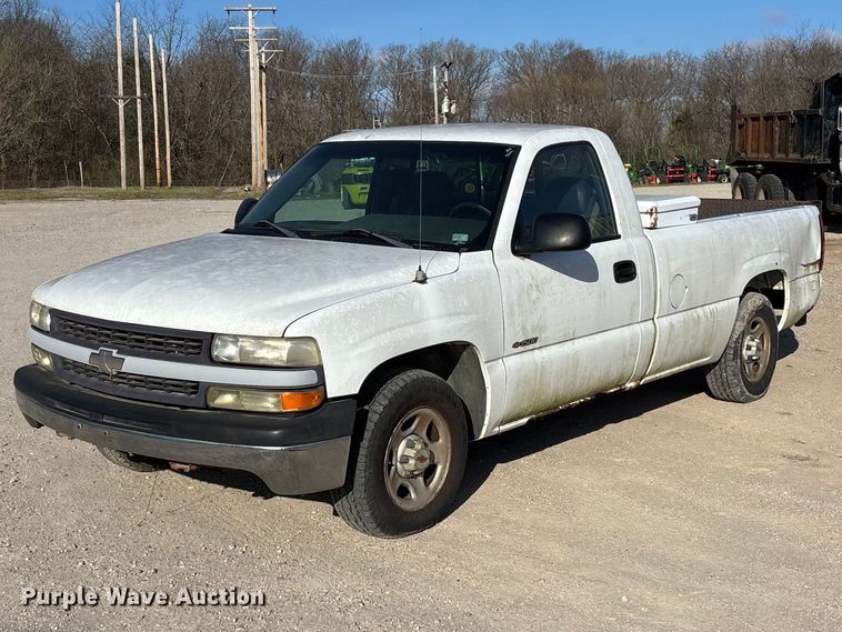 2001 Chevrolet 1500 pickup truck - FC5524