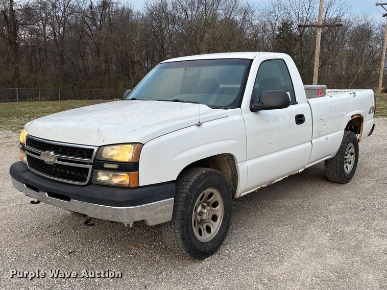 2006 Chevrolet Silverado 1500 pickup truck - FG0183
