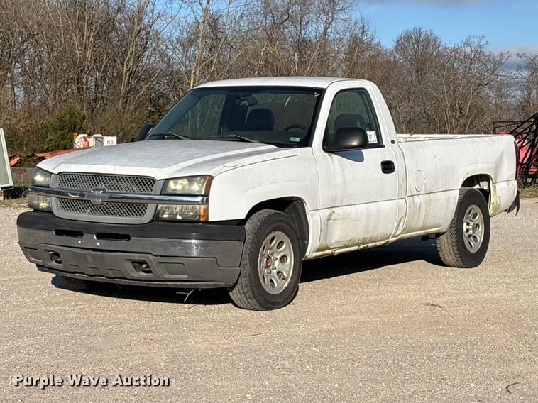 2005 Chevrolet Silverado 1500 pickup truck - FG0185