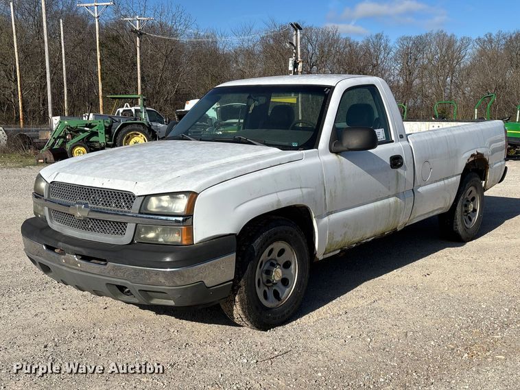 2005 Chevrolet Silverado 1500 pickup truck - FG0186